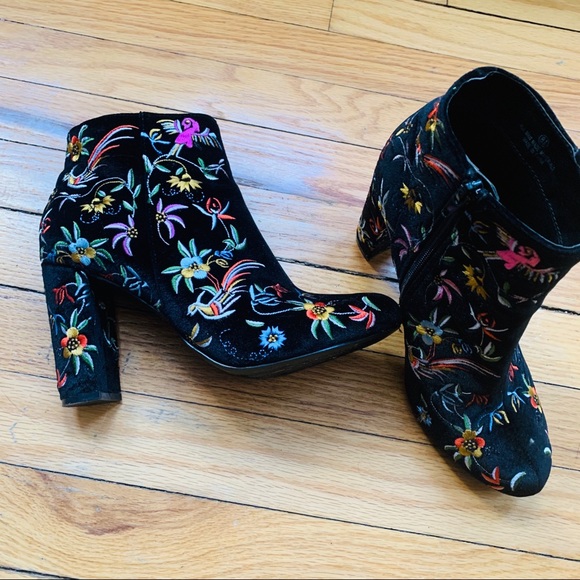 Platform Embroidered Floral Velvet Shoes - Picture 4 of 6
